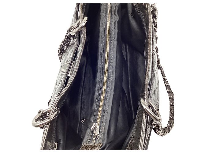 Timeless Chanel 2.55 Reissue Chain Tote Bag aus schwarzem Lackleder - Ansicht 8
