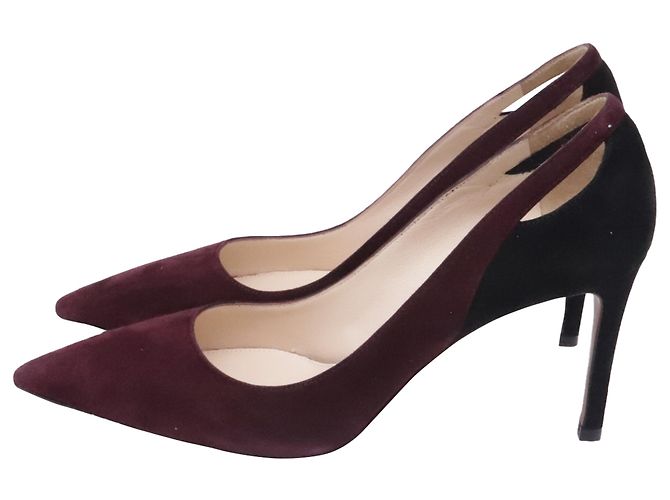 Prada Pumps mit spitzer Kappe und Cut-Outs aus bordeauxrotem Wildleder - Ansicht 4