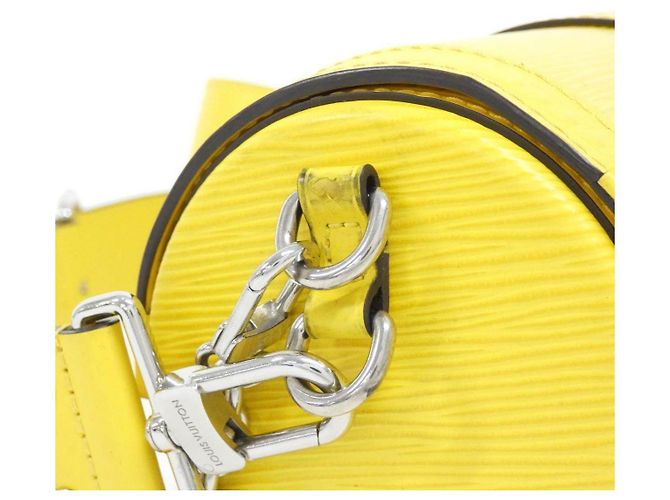 Bolsa de Ombro Louis Vuitton Papillon Trunk em Couro Epi - vista 5