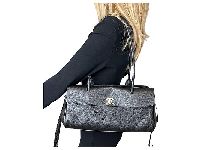 Borsa Shopping Small Chanel Stitched Urban Essentials in vitello grana Nero - vista 3