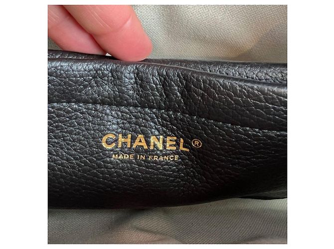 Borsa a tracolla Chanel Urban Essentials Large Flap in pelle nera - vista 4