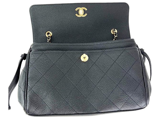 Borsa a tracolla Chanel Urban Essentials Large Flap in pelle nera - vista 8