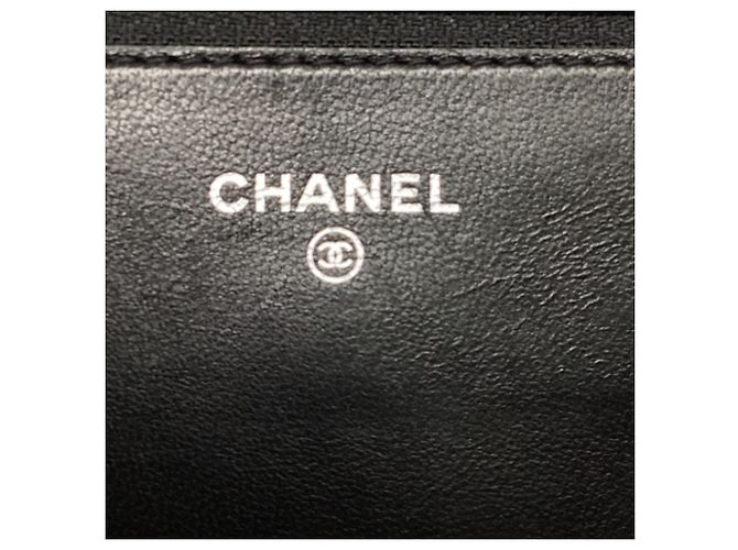 Chanel Boy Wallet on Chain aus schwarzem Lammleder - Ansicht 12