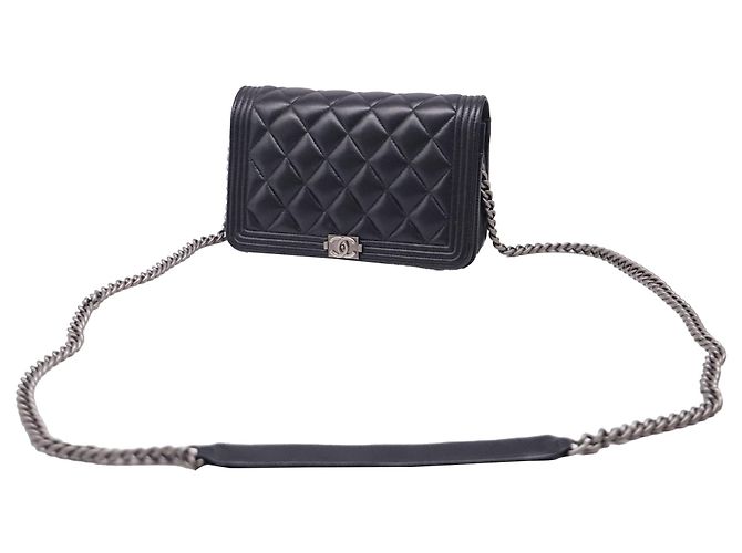 Chanel Boy Wallet on Chain aus schwarzem Lammleder - Ansicht 2