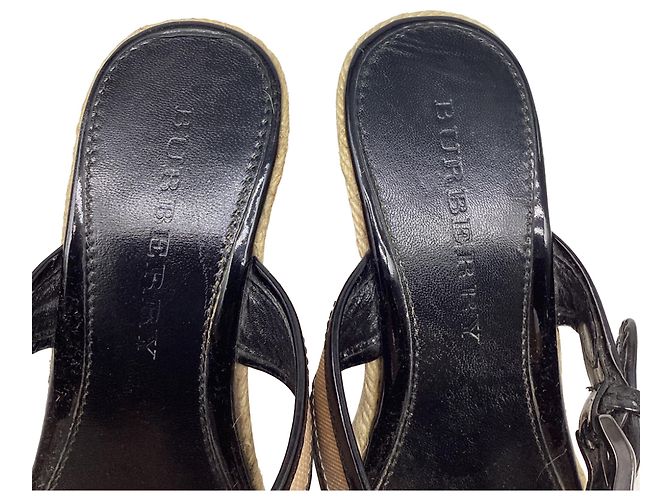 Sandali T-Strap Burberry Nova Check in pelle verniciata nera - vista 8