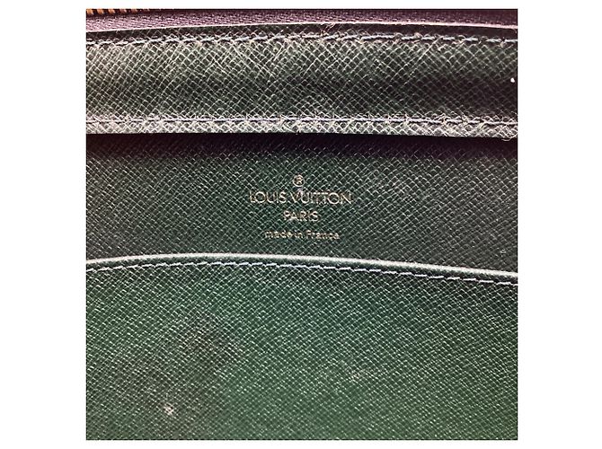 Pochette da polso Louis Vuitton con chiusura lampo integrale in pelle verde - vista 12