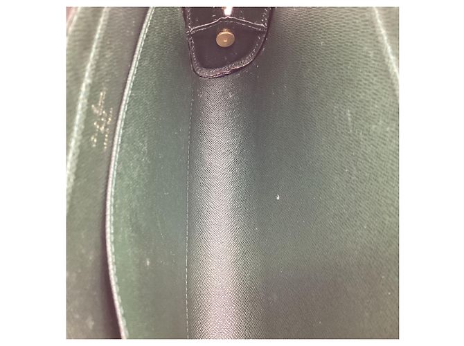 Pochette da polso Louis Vuitton con chiusura lampo integrale in pelle verde - vista 9
