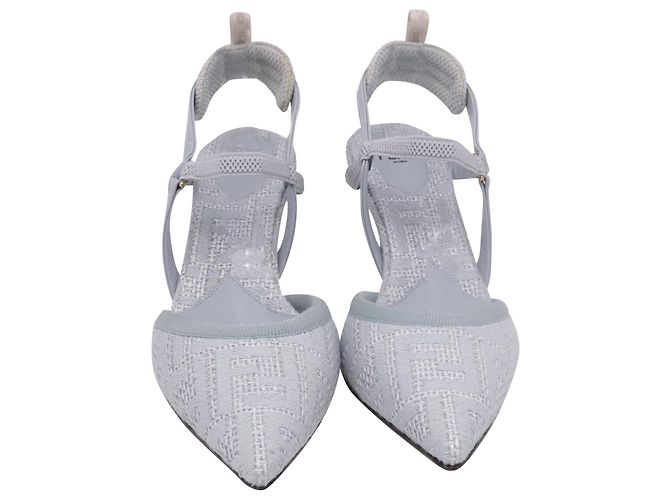 Fendi Colibrì Lite Slingback Pumps aus hellblauem Baumwollstoff - Ansicht 2