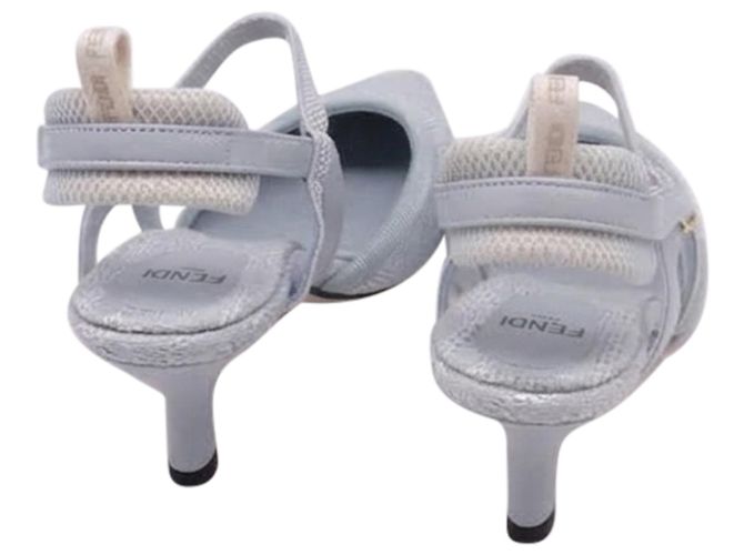 Fendi Colibrì Lite Slingback Pumps aus hellblauem Baumwollstoff - Ansicht 5