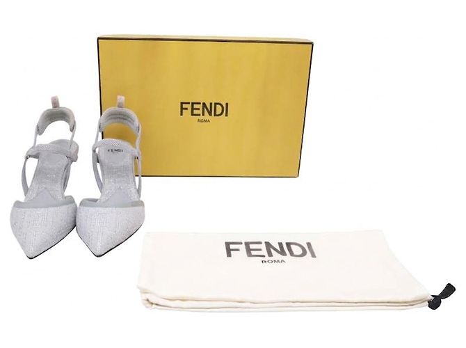 Fendi Colibrì Lite Slingback Pumps aus hellblauem Baumwollstoff - Ansicht 6