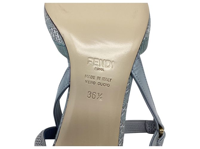Fendi Colibrì Lite Slingback Pumps aus hellblauem Baumwollstoff - Ansicht 8