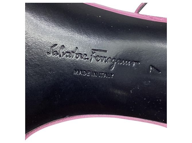 Salvatore Ferragamo Sandali Ferragamo con tacco a specchio in pelle rosa - vista 8