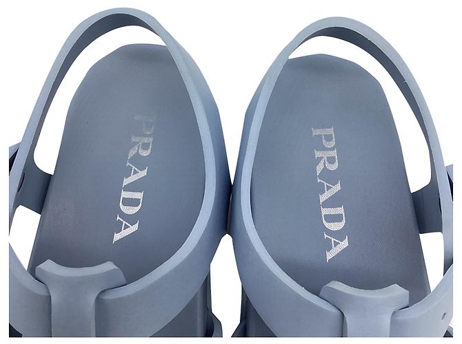 Prada Fisherman-Sandalen mit Logo-Plakette aus blauem Gummi - Ansicht 10