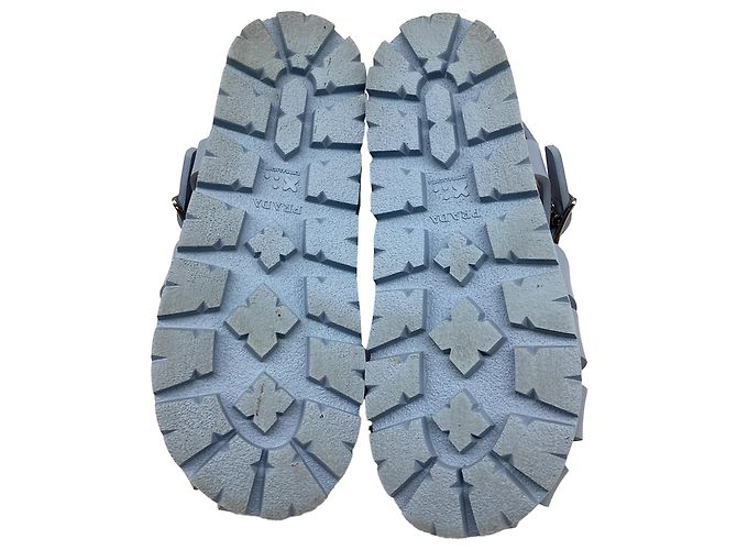 Prada Fisherman-Sandalen mit Logo-Plakette aus blauem Gummi - Ansicht 11