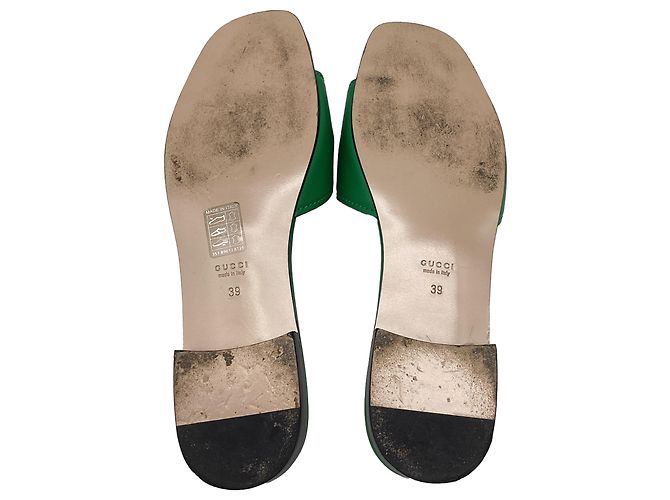 Sandali slide Gucci Interlocking G Cut-out in pelle verde - vista 10