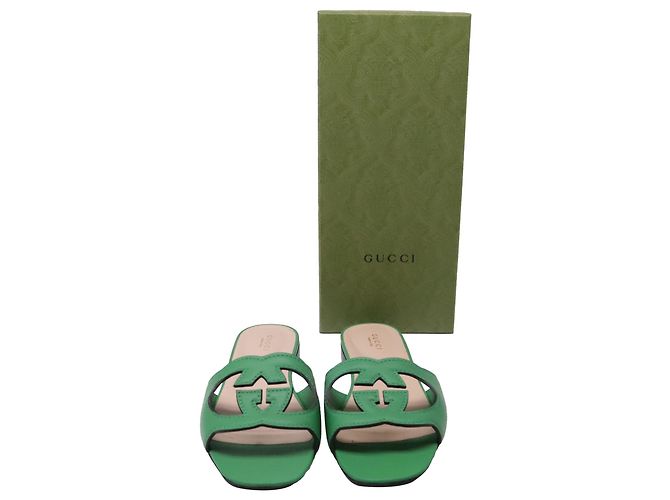 Sandali slide Gucci Interlocking G Cut-out in pelle verde - vista 6