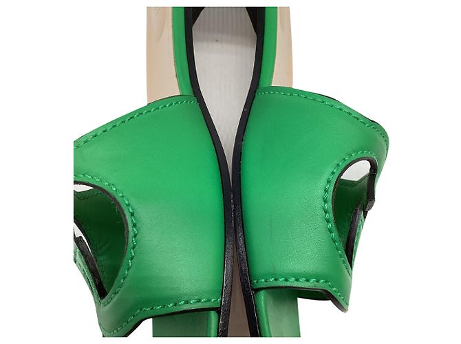 Sandali slide Gucci Interlocking G Cut-out in pelle verde - vista 9