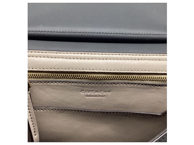 Petit sac Mystic Givenchy en cuir gris - vue 9