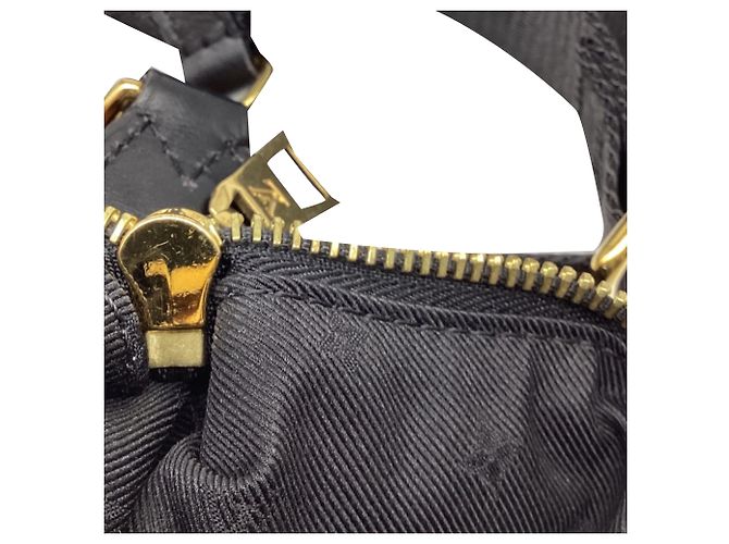Bolsa de Ombro Louis Vuitton Over The Moon Bubblegram em Couro Preto - vista 6