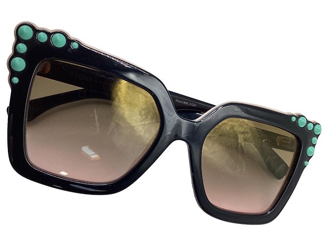 Fendi FF0260/S Square-Framed Sunglasses in Black Acetate - view 10