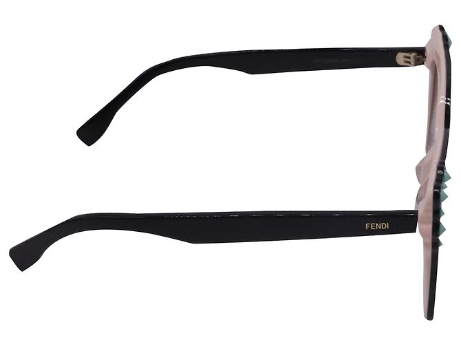 Fendi FF0260/S Square-Framed Sunglasses in Black Acetate - view 3