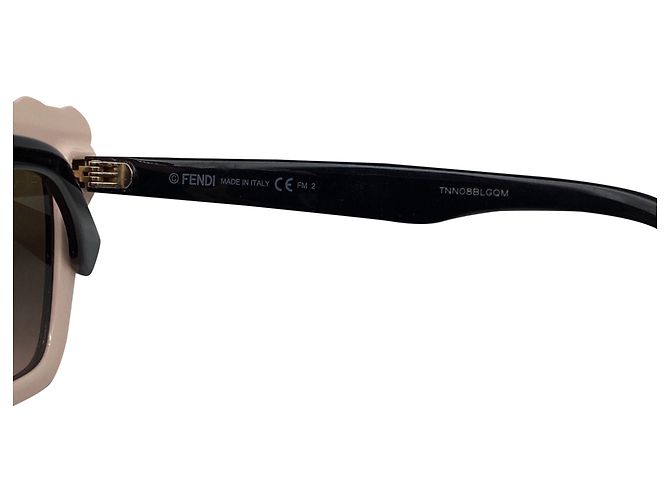 Fendi FF0260/S Square-Framed Sunglasses in Black Acetate - view 8