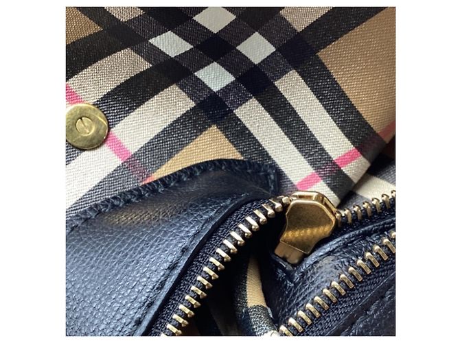 Burberry Tote Bag mit geprägtem Wappen aus schwarzem Leder - Ansicht 11