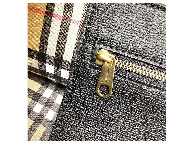 Burberry Tote Bag mit geprägtem Wappen aus schwarzem Leder - Ansicht 12