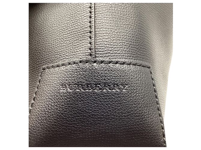 Burberry Tote Bag mit geprägtem Wappen aus schwarzem Leder - Ansicht 15
