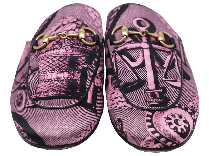 Mules stampate Gucci Princetown in tela rosa - vista 2