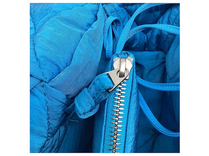 Borsa a tracolla Bottega Veneta Padded Tech Cassette in nylon blu - vista 11
