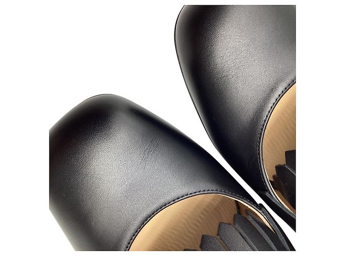 Valentino Garavani Décolleté Brogue Valentino con trafori in pelle nera Nero - vista 9