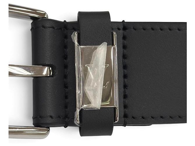 Louis Vuitton LV City Pin Leather Belt - view 10