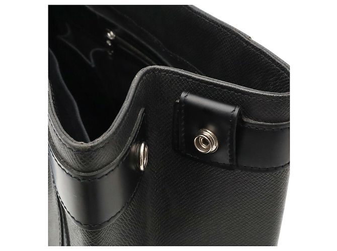 Borsetta Louis Vuitton Taiga Kasbek PM Grigio - vista 6