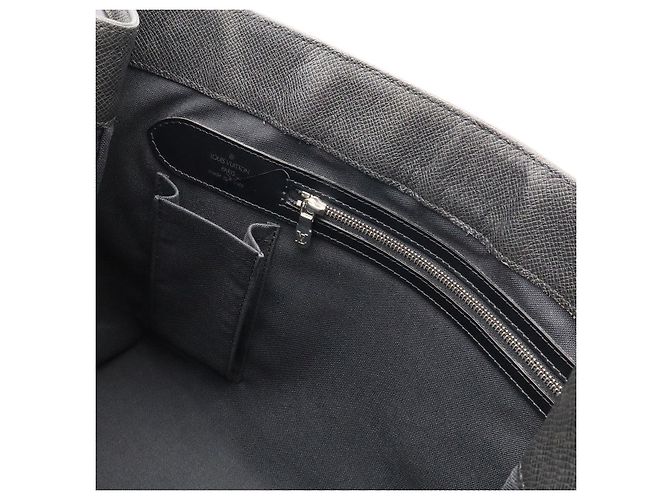 Borsetta Louis Vuitton Taiga Kasbek PM Grigio - vista 8