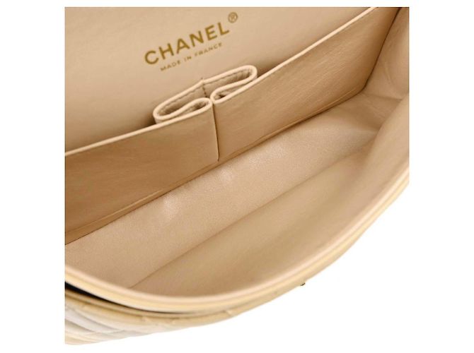 Chanel Classic Double Flap Quilted Lambskin Small Beige - vista 3