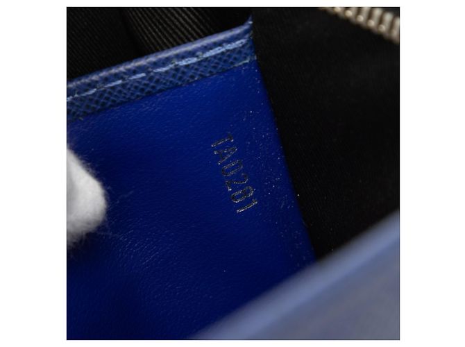 Louis Vuitton Taigarama Pochette Voyage MM Blu - vista 6