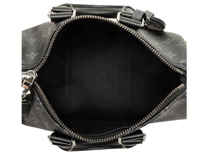 Louis Vuitton Monogram Eclipse Reverse Keepall Bandoulière 25 Braun Monogramm - Ansicht 4