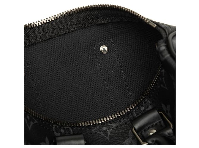 Louis Vuitton Monogram Eclipse Reverse Keepall Bandoulière 25 Braun Monogramm - Ansicht 5