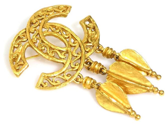 Spilla Chanel in metallo dorato D'oro - vista 2