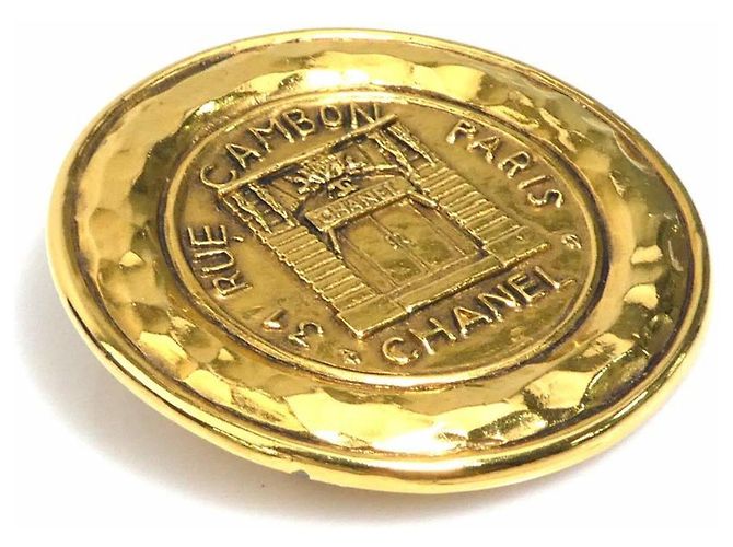 Spilla Chanel in metallo dorato D'oro - vista 2