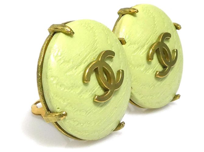 Orecchini a clip Chanel oro e verde chiaro D'oro - vista 2