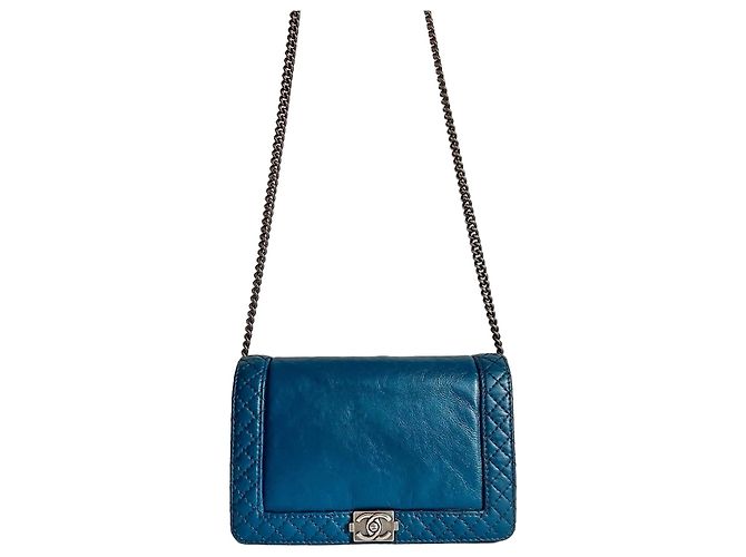Borsa a tracolla Chanel Boy in pelle blu - vista 2