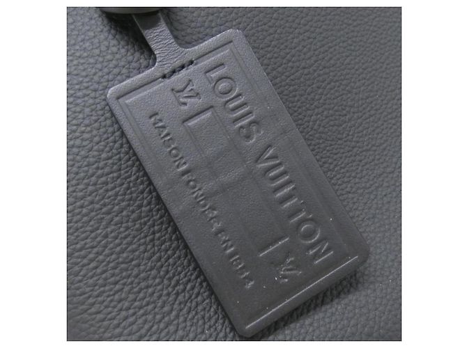 Pochette a mano Louis Vuitton LV Aerogram Takeoff Nero - vista 6