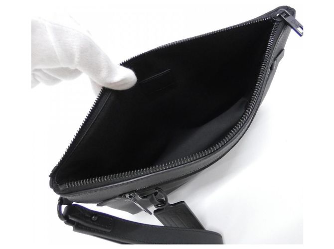 Pochette a mano Louis Vuitton LV Aerogram Takeoff Nero - vista 9