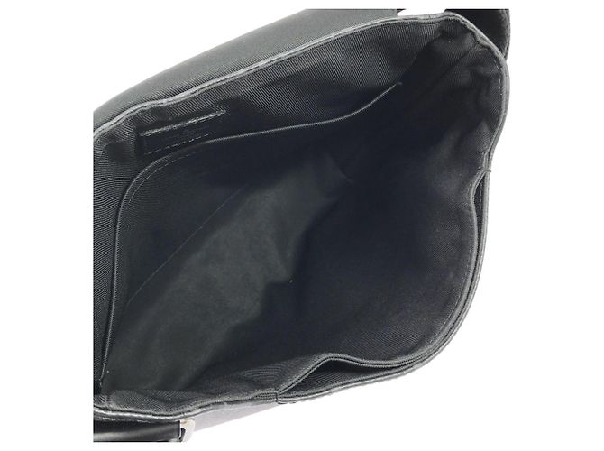 Borsa a tracolla Louis Vuitton Monogram Eclipse District PM Nero - vista 6