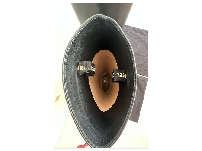 Botas altas Chanel de cuero negro con logo CC - vista 9