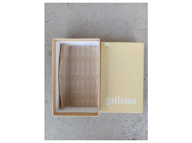 Galliano Collana a Catena Grossa con Pendente Lettera G in Cristalli D'oro - vista 11