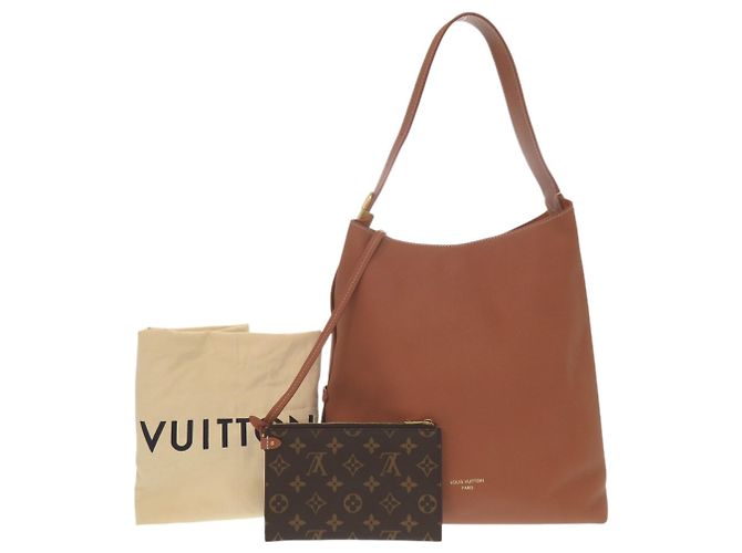 Sac à main Louis Vuitton Low Key Hobo MM - vue 2