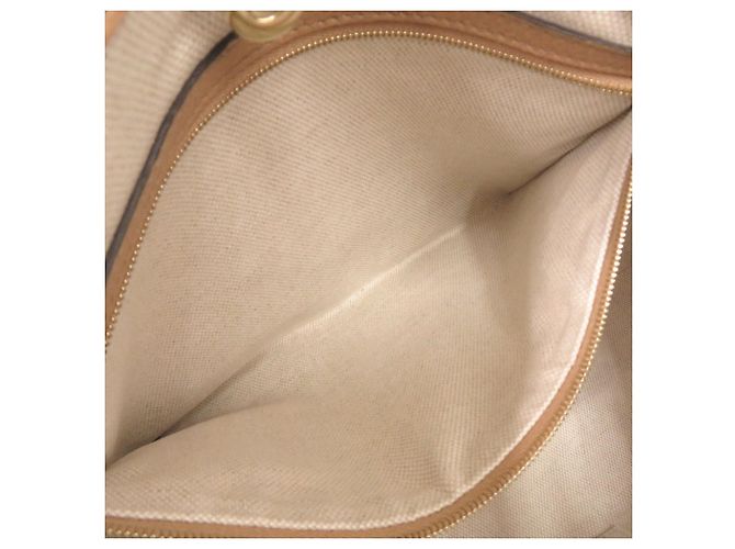 Borsa a Tracolla Gucci Soho Interlocking G in Pelle Beige con Catena - vista 7